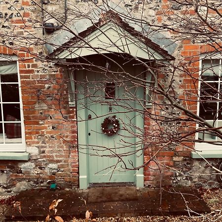 Historic, Traditional & Spacious Wiltshire Cottage Shrewton Bagian luar foto