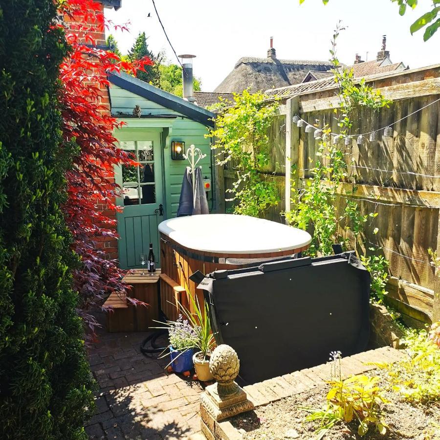 Historic, Traditional & Spacious Wiltshire Cottage Shrewton Bagian luar foto